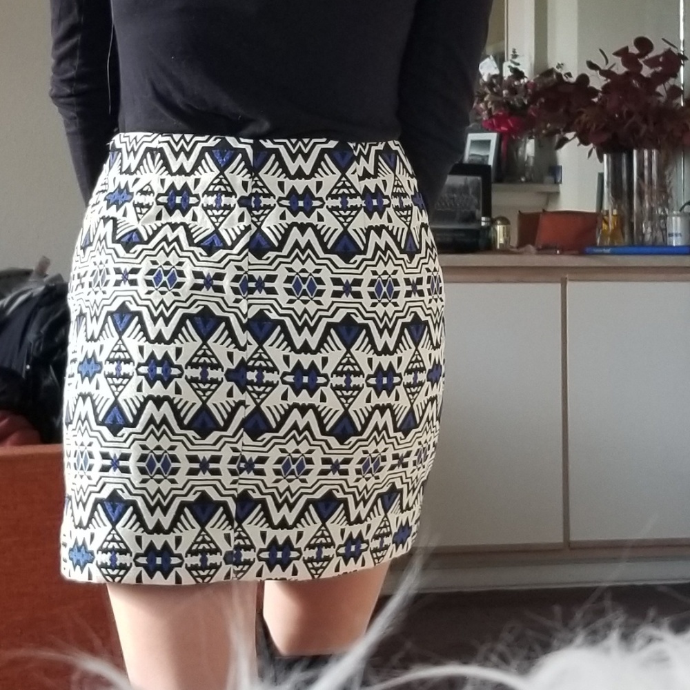 Patterned mini skirt - Picture 2 of 5